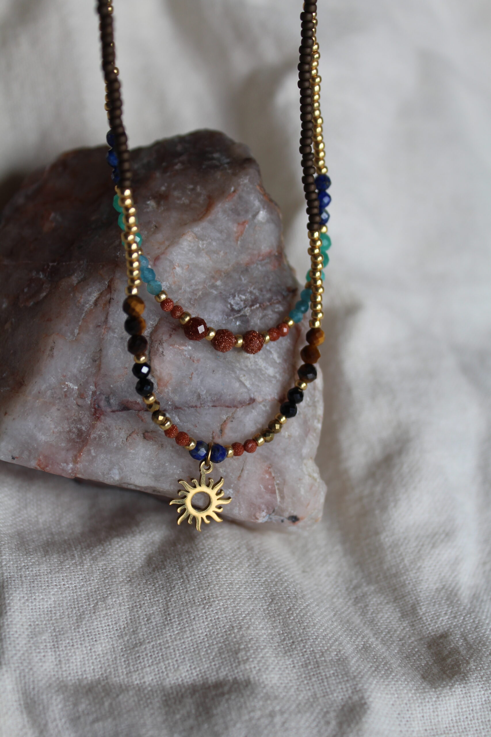 naszyjnik z kaminami naturalnymi